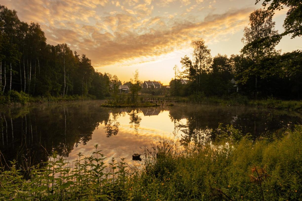 Osada Skoczkowo Komfortowe Domki Z Jacuzzi Nad Jeziorem- Sauna- Balia- Prywatny Staw Wedkarski Podiazy Exterior foto